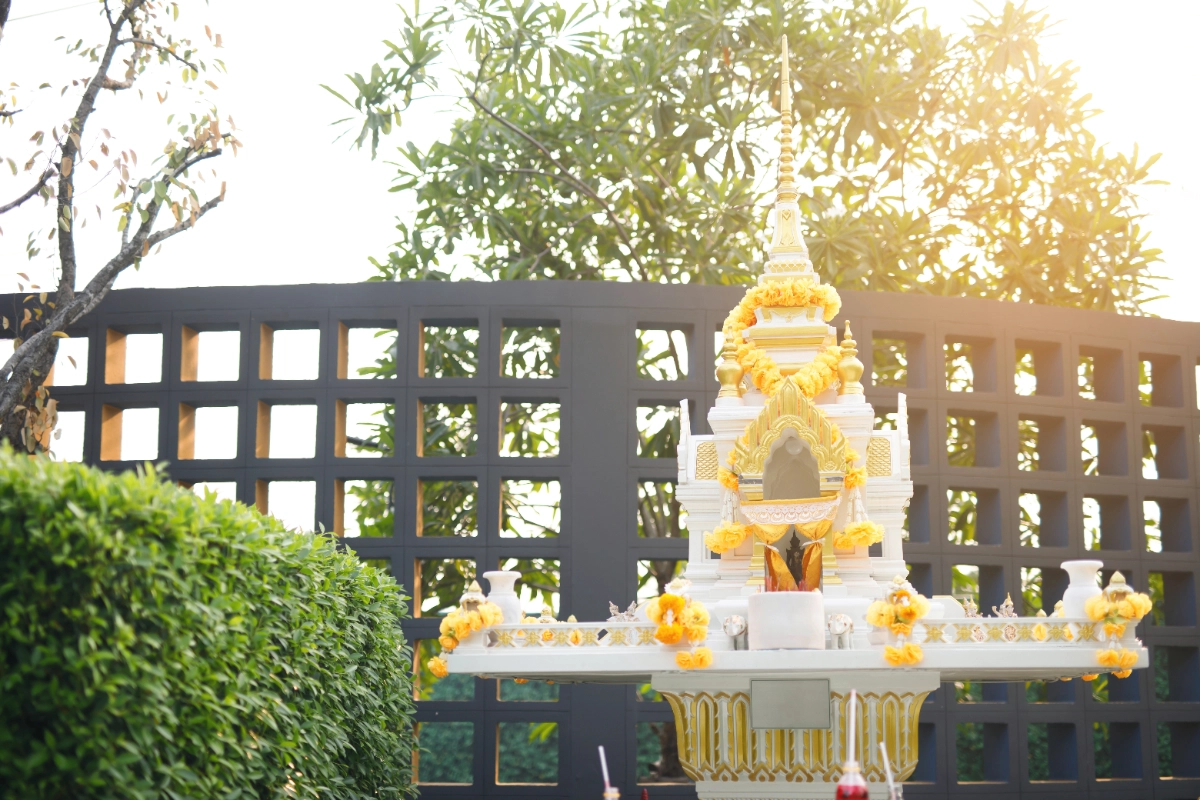 ศาลพระภูมิและศาลเจ้าที่ทรงไทยหลายแบบ